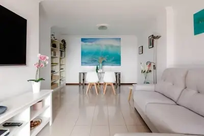 Image de 'Santa Cruz Harbor Views': seaside prime location