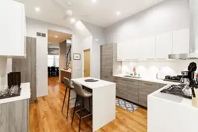 Image de Modern Otr home with vintage charm of the Queen City
