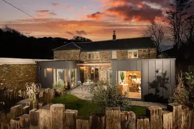 Image de Beach Cottage is a traditional stone cottage, just 100 yards from the breath-taking Trevaunance Cove