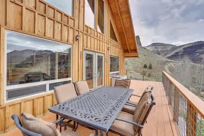 Image de Stunning Hilltop Home by John Day Fossil Beds