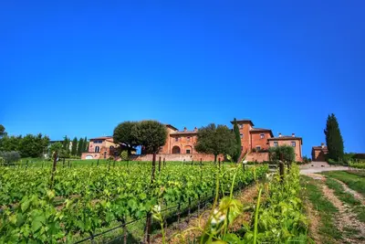 Image de Ferme confortable à Montepulciano avec piscine