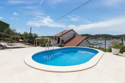 Image de Stunning Home in Rab with Pool