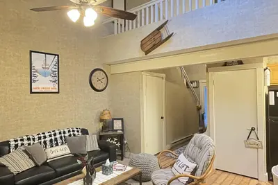 Image de Book your summer getaway in the Poconos! Rent our townhome near Jack Frost!