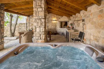 Image de Superbe maison Ă Puntera avec jacuzzi