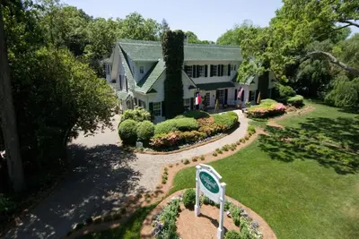 Image de Elegant & upscale historic bed and breakfast located outside of uptown Charlotte