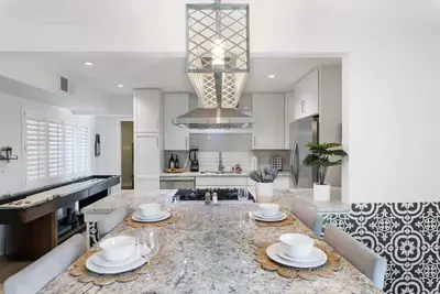 *New* Lux Home <2 miles to Old Town Scottsdale w Pool/Hot Tub