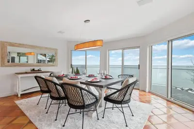 Image de Waterfront Cottage on Georgian Bay w/ Hot Tub