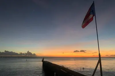 Image de Aguadilla Sunset Apt with electricity water Ac Wifi 8 minute walk from Crashboat