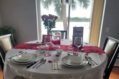 Image de Lakefront Home