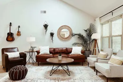 Image de Modern mid-century home w/ Hot tub and Koi ponds