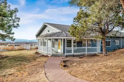 Image de Farmhouse W/Mountain Views!