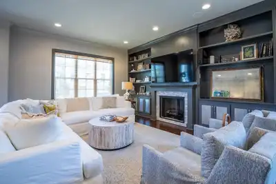 Image de Luxury Condo, Sleeps 10, walk to Vaught Hemingway in 5 minutes.