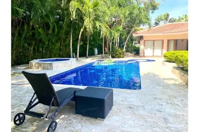 Image de Luxury & Cozy Villa with Jacuzzi at Metro Club