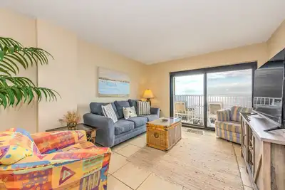 Image de Beachfront condo with gulf/water views, central Ac, balcony, W/D, & WiFi