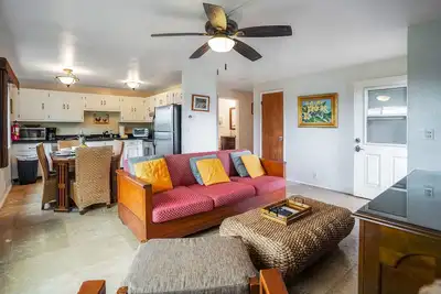 Image de Beautiful Home Just Up From Brennecke's Beach w/Free WiFi and Ocean Views