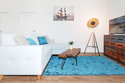Image de Cozy, beachfront apartment for 4, with terrace, parking and Wlan -