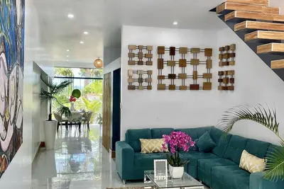 Image de Luxurious Residence With Kitchen, Washer and Dryer with Views In the Center