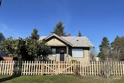 Image de Welcome to S 25th St. ! 2 Br 1 Ba + Bonus Space