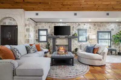 Image de ❀New Listing❀ Evelyn Rose House ❀ Mins to The Rim/LaCantera/Six Flags/Helotes