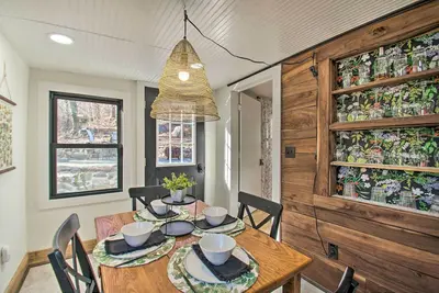 Image de Stoney Creek Cottage: Waterfront Hot Tub, Fire Pit