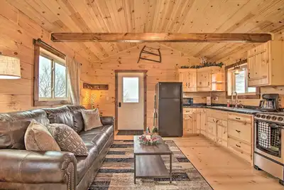 Image de Serene Views: Quiet Farmhouse Cabin in Wisconsin!