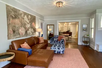 Image de Classic craftsman centrally located close to downtown, Vsu and Sgmc