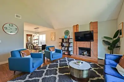 Image de @ Marbella Lane - 4br Home Away From Home | Ldry