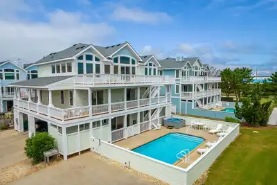 Image de Daydream Believer: Private Pool | Cabana Service