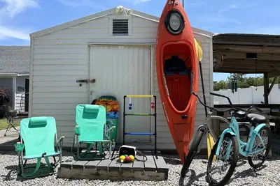 Image de Mai Tai Good Time- Kayaks, bikes, fire pit, fenced yard and more!