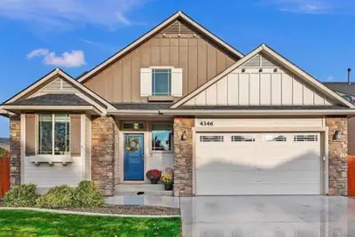 Image de Great for Bsu Parents, Micron Employees, Two Families, Multi-Generational Groups