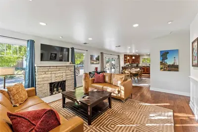 Image de Gorgeous 4 Br  -Great Home Office - Ev Charger