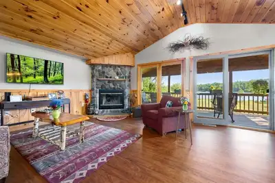 Image de Relax By the Lake! - Shorter May/June Stays Available
