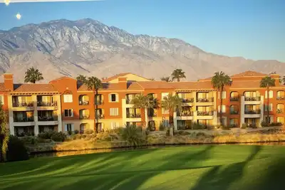 Image de Coachella  weekend Marriott Vacation Club Villa, restaurants