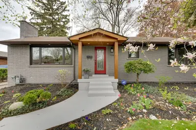 Image de ★ Modern Comfort, 4br Detached House, Central Burlington, 4-Car Parking