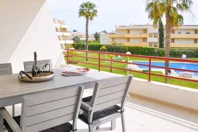 Image de Modern 2bdr w/ Pool & near the Beach by LovelyStay