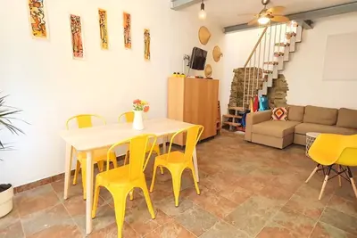 Image de Yellow Submarine House by LovelyStay