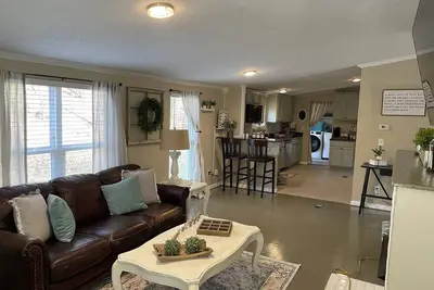 Image de Tranquil Pondside Getaway