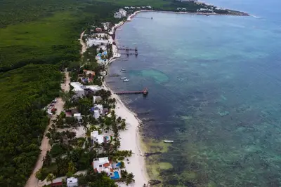 Image de Mantarraya - Luxury Beachfront Condo & Daily Cleaning in Tulum
