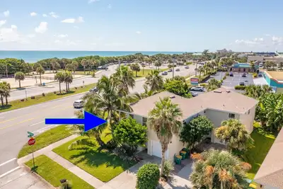 Image de Relaxing Townhome 3 Br 2 Ba Steps from the Beach