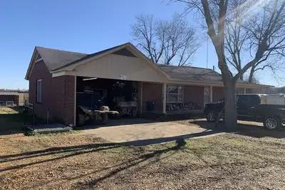 Image de Large house set up for many guests in delta