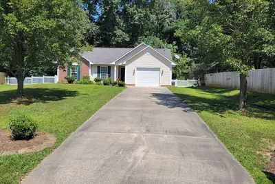 Image de Charming 3 bedroom pet friendly home!