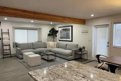 Image de Modern Getaway in Downtown Bozeman!