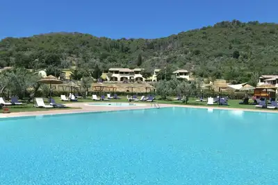 Image de Spacious three-room apartments (about 50 square meters), they are arranged as follows: <br>living room with kitchenette and double sofa bed, double bedroom, bedroom with one or two single beds and bathroom with shower. Equipped with a large covered balcon