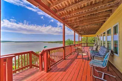 Image de Waterfront Lake Eufaula Home: Multi-Level Balcony