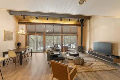 Image de Snowbird-Friendly Condo with WiFi, Loft, Balcony, & Fireplace + Bus to Ski