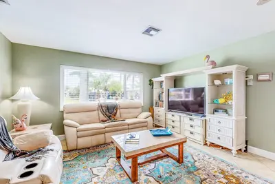 Image de Dog-Friendly, Canal-Front Home with Canal Access, Central Ac, and WiFi