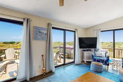 Image de Beautiful Three-Level w/Direct Beach Access, WiFi, Shared Pool, Private Hot Tub