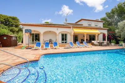 Image de Magnifique maison de vacances privée avec piscine privée, climatisation, Wifi, Tv, patio, parking