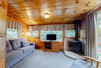 Image de Family-Friendly Cabin w/ Shared Pool, WiFi, & Kitchenette - Close to Attractions