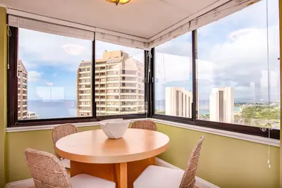 Image de Ocean view condo with a pool, hot tub, gym & WiFi - snowbird-friendly